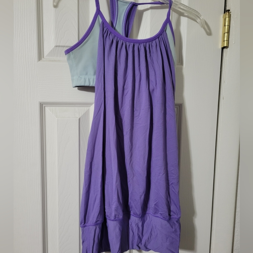 Lululemon Women Purple tankTop Size 4 Scoop Neck Racerback BuiltIn Bra Pullover